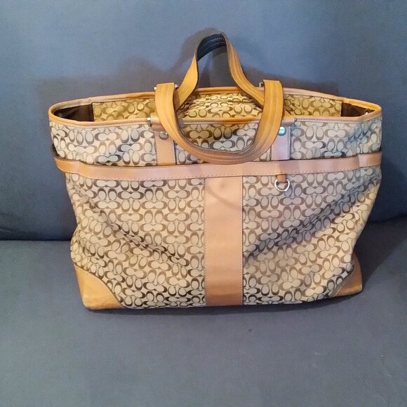 Coach Signature Diaper or Tote Bag No. J1176-F77156 - Picture 11 of 12